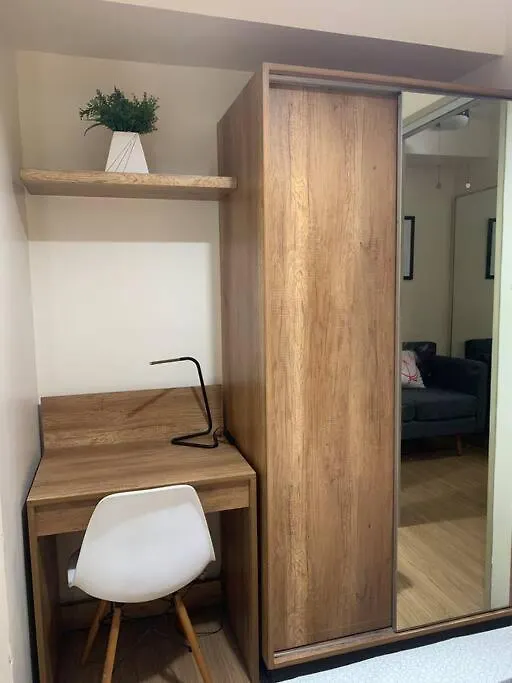 Flat Aria: Cozy 1-Br W/ Balcony Apartment Manila