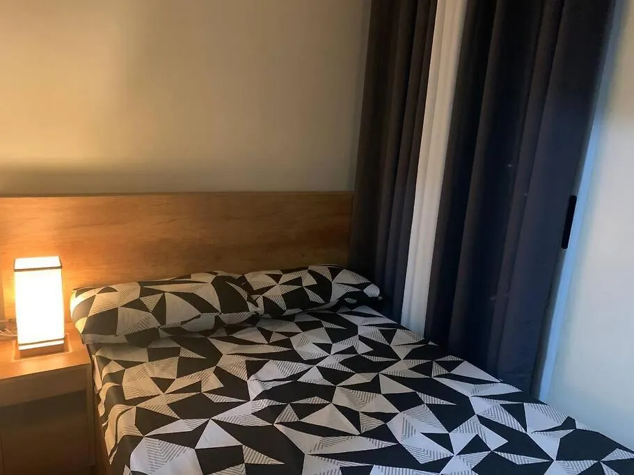 Flat Aria: Cozy 1-Br W/ Balcony Apartment Manila