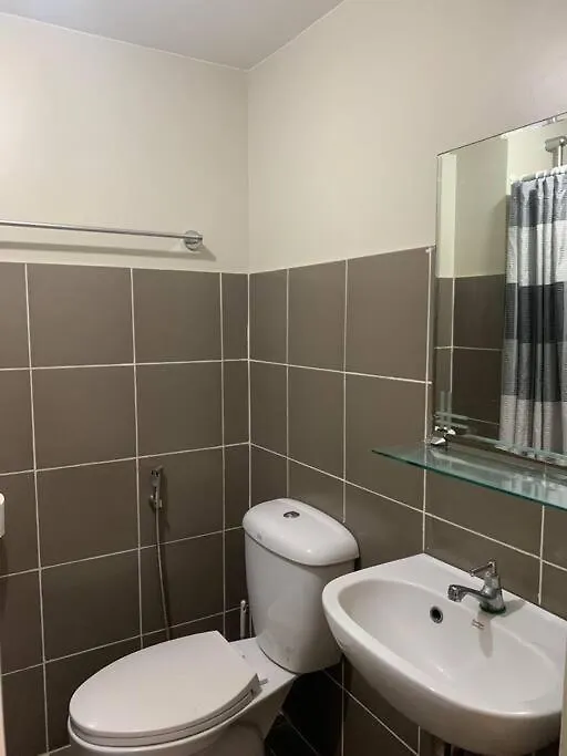 Flat Aria: Cozy 1-Br W/ Balcony Apartment Manila