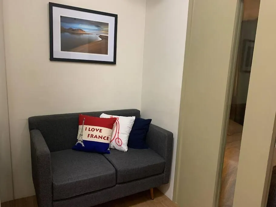 Flat Aria: Cozy 1-Br W/ Balcony Apartment Manila