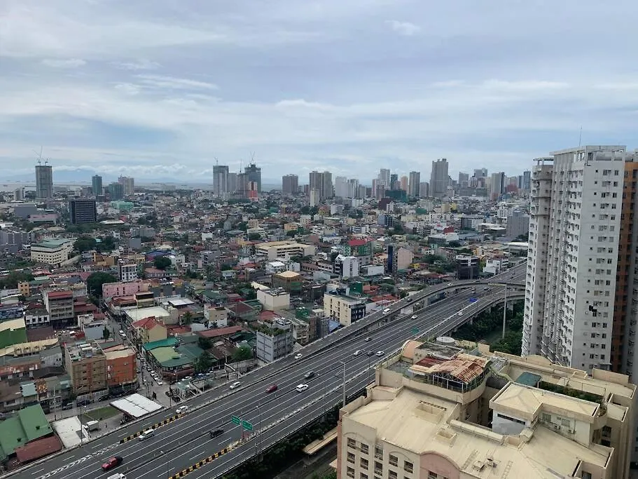 Flat Aria: Cozy 1-Br W/ Balcony Apartment Manila
