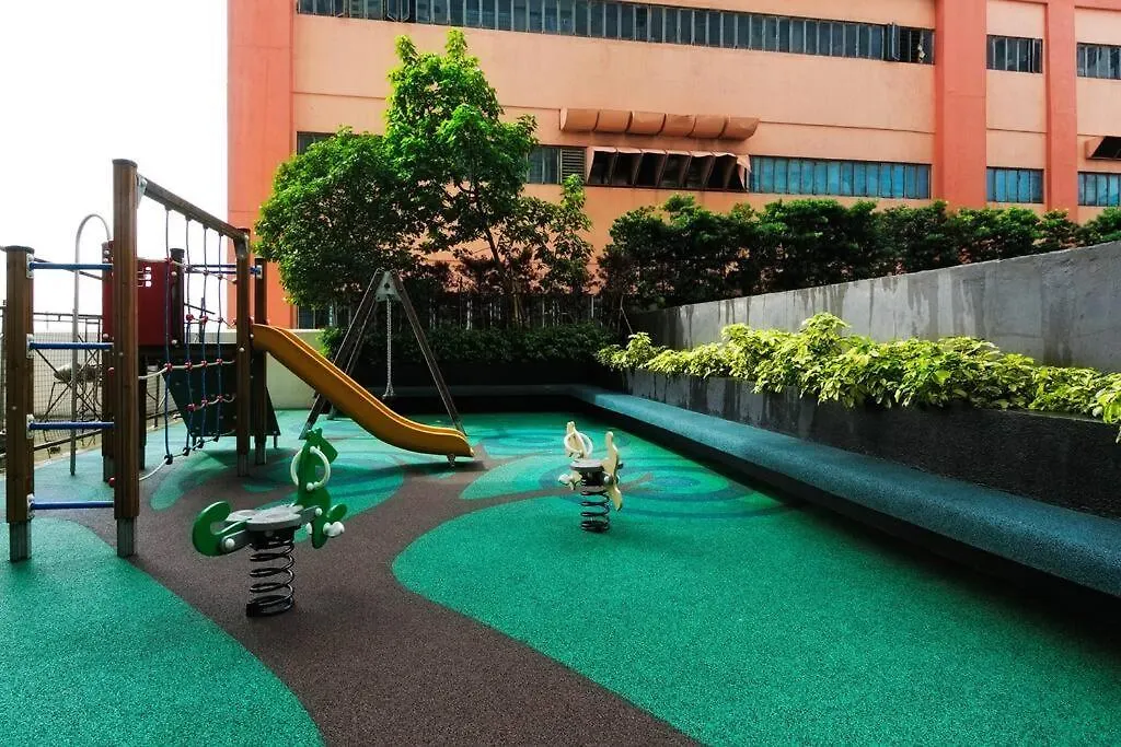 Flat Aria: Cozy 1-Br W/ Balcony Apartment Manila